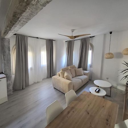 Apartamentos Crispin Candela Корелья Экстерьер фото